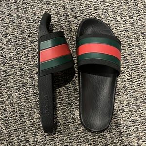GUCCI Pool Slides size 8M/9.5W